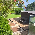 Jolara With Heated Pool شقة