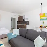 Jolara With Heated Pool شقة ميميتسا