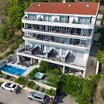 Jolara With Heated Pool Apartamento