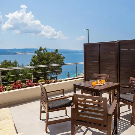 Jolara With Heated Pool Apartman *