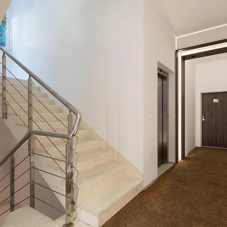 Jolara With Heated Pool Apartment