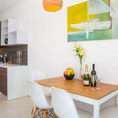 Jolara With Heated Pool شقة ميميتسا