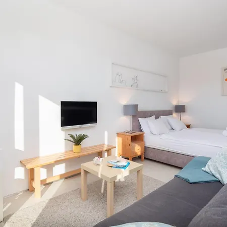 Jolara With Heated Pool شقة ميميتسا