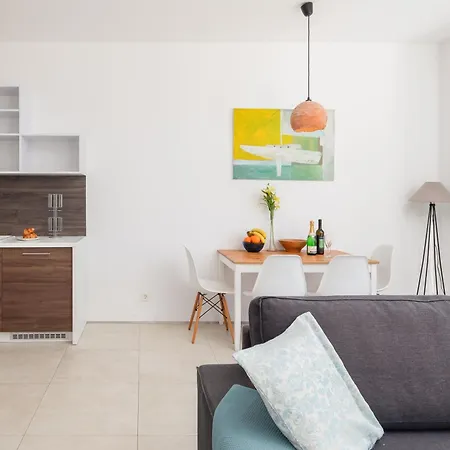 Jolara With Heated Pool شقة ميميتسا